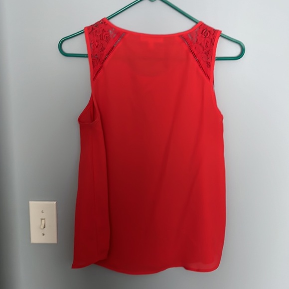 Red tank with lace detail - Picture 3 of 3